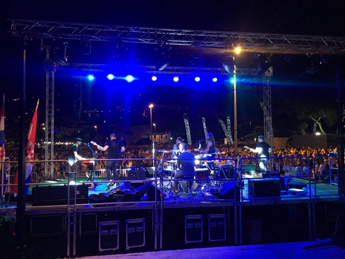 received_321994275828747