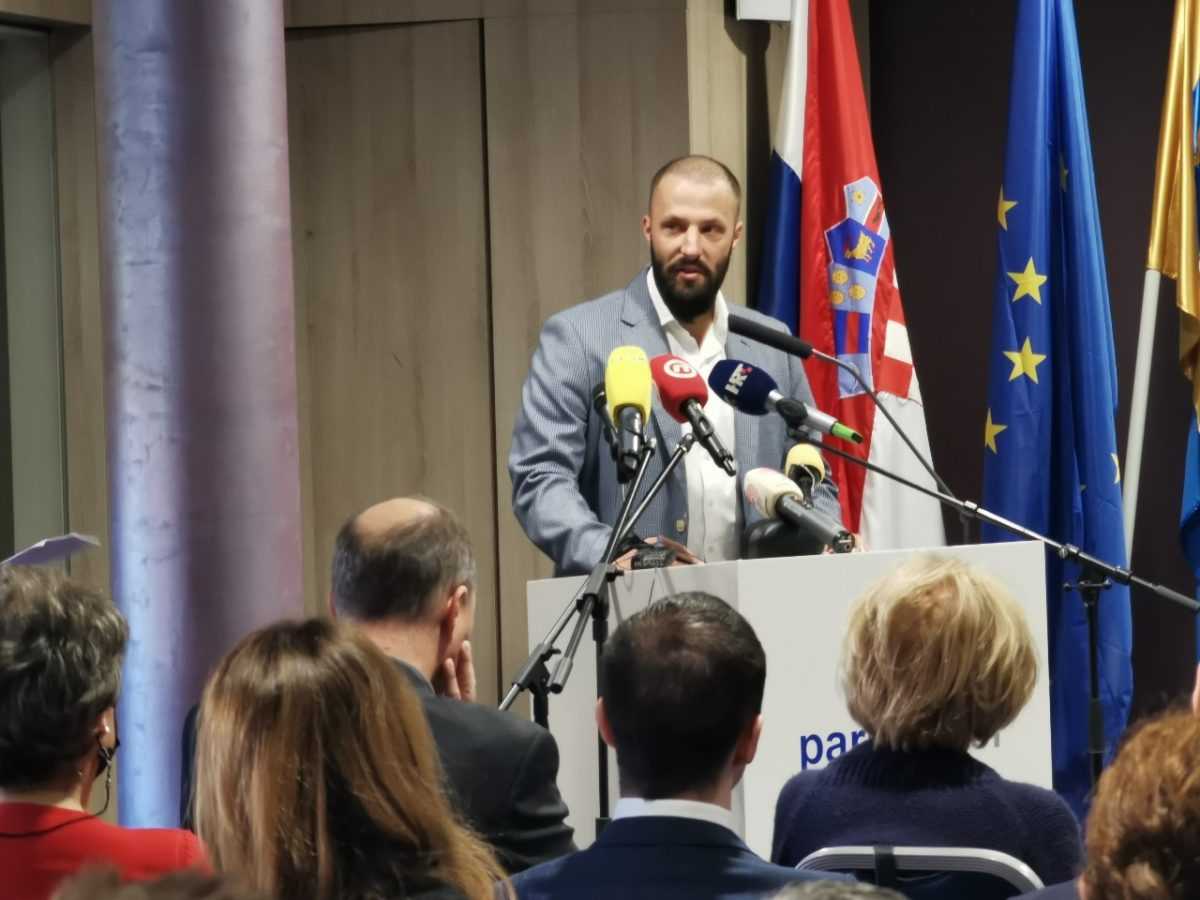 1_foto-ozren-franic-dan-grada-vijenci-sjednica_1