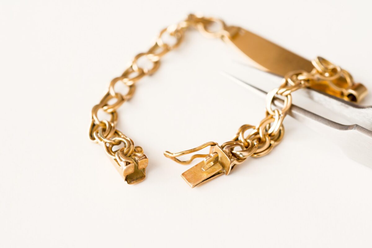 Details,Of,Jewelry,For,Reparation,,Restoration,And,Maintenance