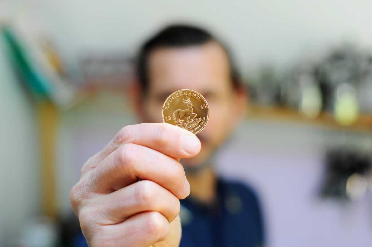 Caucasian,Man,Is,Holding,Krugerrand,Gold,Coin,Close,Up,In