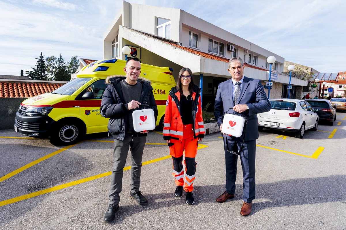 Makarska: Grupacija Valamar donirala je dva defibrilatora Zavodu za hitnu medicinu u Makarskoj