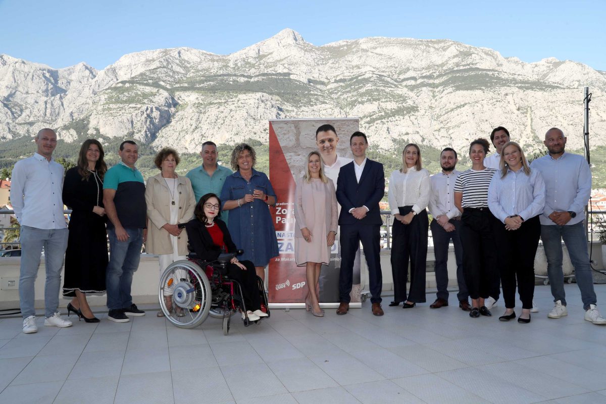 SDP predstavio listu s nekim novim licima i program: “Obećavamo izgradnju staračkog doma, ali i besplatni vrtić” SDP predstavio listu s nekim novim licima i program: “Obećavamo izgradnju staračkog doma, ali i besplatni vrtić”