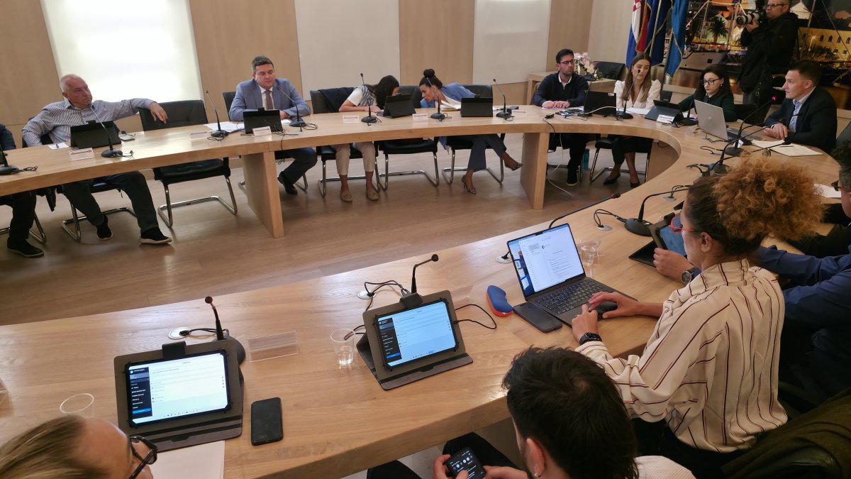 Brkan: Tužili ste Viktora Đokića i izgubili spor. Paunović: Presuda je sramotna
